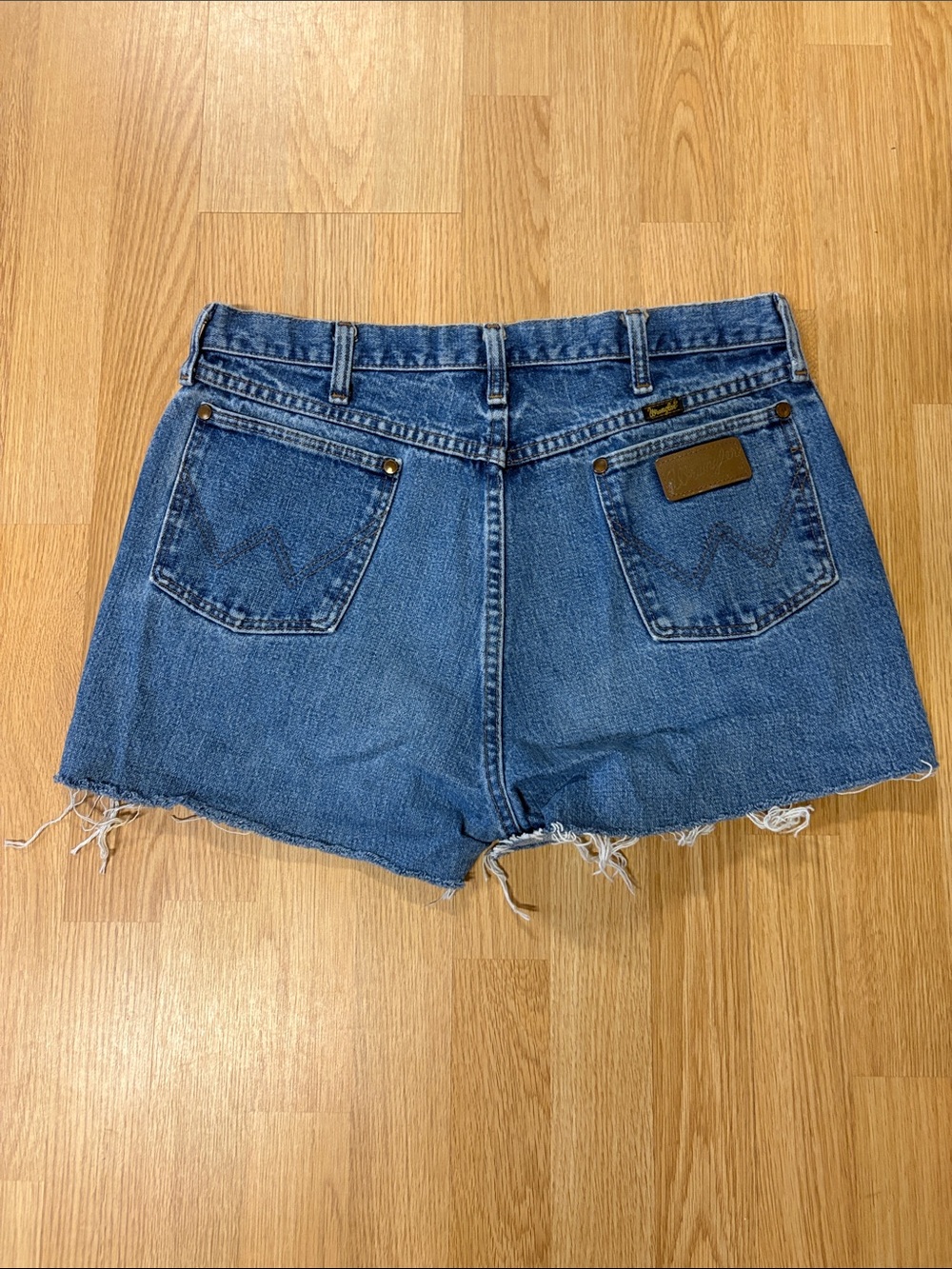 Wrangler Distressed Shorts size 34